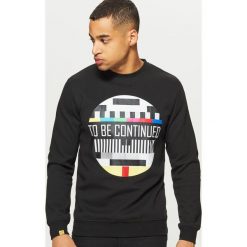 Bluza z grafiką - Czarny. Czarne bluzy męskie rozpinane marki Cropp, s. W wyprzedaży za 59,99 zł.
