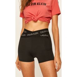 Calvin Klein Performance - Szorty. Czarne spodenki sportowe damskie Calvin Klein Performance, s, bez wzorów, z elastanu, sportowe. Za 269,90 zł.