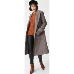 Ciemnobeżowy Płaszcz Myuna. Brązowe płaszcze damskie Born2be, s, eleganckie, długie. Za 299,99 zł.