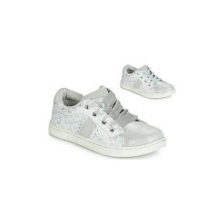Buty Dziecko Mod'8 PAMILA. Białe trampki dziewczęce marki Mod'8, bez wzorów, bez zapięcia. Za 289,00 zł.