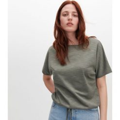 Bluza z krótkim rękawem - Khaki. Brązowe bluzy damskie Reserved, s, bez wzorów, z krótkim rękawem, krótkie, bez kaptura. Za 59,99 zł.