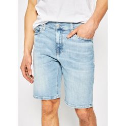 Szorty jeansowe Calvin Klein Jeans J30J315311. Niebieskie spodenki i szorty męskie Calvin Klein Jeans, m, bez wzorów, z elastanu. Za 299,00 zł.