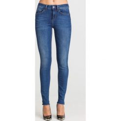 JEANSY DIVINE SLIM FIT LIU JO. Niebieskie jeansy damskie Liu Jo, z podwyższonym stanem. Za 449,40 zł.