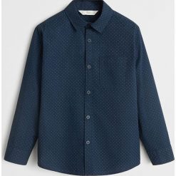 Mango Kids - Koszula dziecięca Damian6 110-164 cm. Białe koszule chłopięce Mango Kids, bez wzorów, z bawełny, eleganckie, bez kołnierzyka, z długim rękawem, długie. Za 59,90 zł.