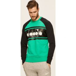 Diadora - Bluza. Zielone bluzy męskie Diadora, s, z nadrukiem, z bawełny, z okrągłym kołnierzem, bez rękawów, bez kaptura. W wyprzedaży za 199,90 zł.