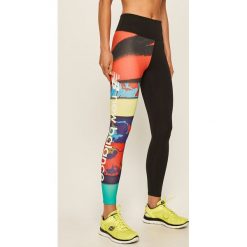 New Balance - Legginsy. Czarne spodnie damskie New Balance, s, z nadrukiem, z elastanu. W wyprzedaży za 219,90 zł.