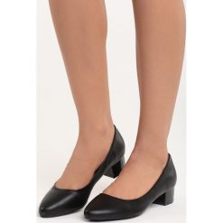Czarne Czółenka Secret Recipe. Czarne buty ślubne damskie Born2be, na niskim obcasie, na słupku. Za 79,99 zł.