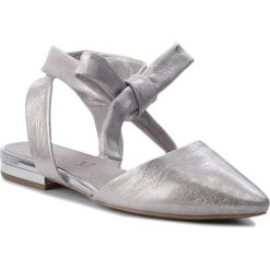Sandały CAPRICE - 9-24213-30 Silver Metal 920. Szare klapki damskie marki Caprice, bez wzorów, ze skóry, bez obcasa, na obcasie. W wyprzedaży za 189,00 zł.