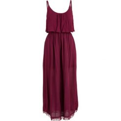 Sukienka midi z falbaną bonprix czerwony klonowy. Czerwone sukienki damskie bonprix, bez wzorów, bez kołnierzyka, bez rękawów, midi. Za 149,99 zł.