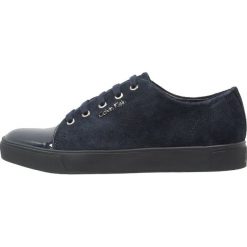 Calvin Klein NAPOLEON Sneakersy niskie midnight. Niebieskie sneakersy męskie Calvin Klein, bez zapięcia. Za 769,00 zł.
