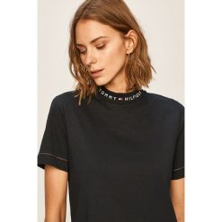 Tommy Hilfiger - T-shirt. Białe bluzki damskie TOMMY HILFIGER, s, bez wzorów, z bawełny, z okrągłym kołnierzem. Za 269,90 zł.