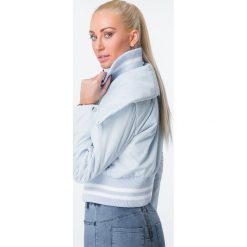 Kurtka ze ściągaczem jasnoniebieska MISC006. Niebieskie kurtki damskie Fasardi, s, bez wzorów, bez kaptura. Za 229,00 zł.