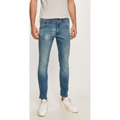 Wrangler - Jeansy Larston. Niebieskie jeansy męskie Wrangler, bez wzorów. Za 329,90 zł.