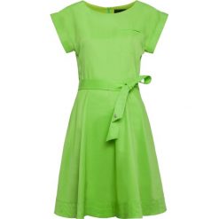 Sukienka. Zielone sukienki damskie rozkloszowane marki Simple, l, w paski, z krótkim rękawem, krótkie, mini. Za 399,90 zł.