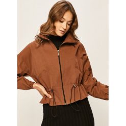 Answear - Kurtka. Pomarańczowe kurtki damskie ANSWEAR, s, bez wzorów, z elastanu, krótkie. W wyprzedaży za 139,90 zł.