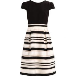 Gaudi DRESS Sukienka letnia black jet stream. Czarne sukienki damskie marki Gaudi, na lato, bez wzorów, z elastanu, bez kołnierzyka, bez rękawów. Za 799,00 zł.