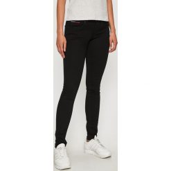 Tommy Jeans - Jeansy. Czarne jeansy damskie Tommy Jeans, z obniżonym stanem. W wyprzedaży za 339,90 zł.