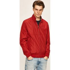 Pierre Cardin - Kurtka. Czerwone płaszcze męskie Pierre Cardin, bez wzorów, z poliesteru, krótkie, bez kaptura. W wyprzedaży za 559,90 zł.