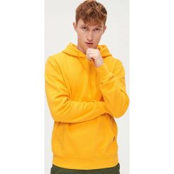 Bluza basic z kapturem - Żółty. Żółte bluzy męskie Cropp, s, bez wzorów, z kapturem, bez rękawów, z kapturem. Za 79,99 zł.