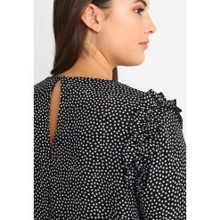 Bluzki asymetryczne: Dorothy Perkins Curve BUSY SPOTRUFFLE SHOULDER Bluzka black/ivy