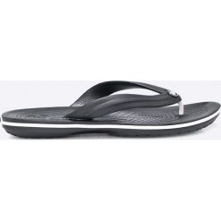 Crocs - Japonki. Czarne klapki damskie Crocs, bez wzorów, z materiału, bez obcasa, na obcasie. W wyprzedaży za 89,90 zł.