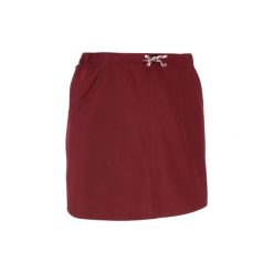Spódnico-spodenki NH100 damskie. Czerwone szorty damskie marki QUECHUA, bez wzorów, z elastanu. Za 39,99 zł.