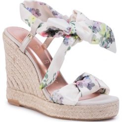 Espadryle TED BAKER - Kelispe 242270 Ivory. Białe espadryle damskie Ted Baker, bez wzorów, ze skóry, bez obcasa, na obcasie. W wyprzedaży za 439,00 zł.
