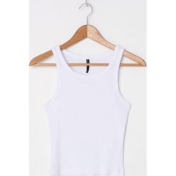 Top basic - Biały. Białe topy damskie House, s, bez wzorów, bez kołnierzyka. Za 19,99 zł.