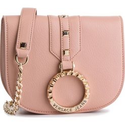 Torebka VERSACE JEANS - E1VTBBA2 70880 400. Różowe torebki klasyczne damskie Versace Jeans, bez wzorów, z jeansu, klasyczne, bez dodatków. W wyprzedaży za 309,00 zł.