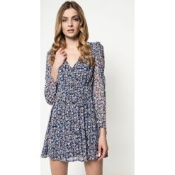 Sukienka codzienna Pepe Jeans Lola PL952624. Sukienki damskie Pepe Jeans, na co dzień, m, bez wzorów, z poliesteru, bez kołnierzyka, bez rękawów, proste. W wyprzedaży za 249,00 zł.