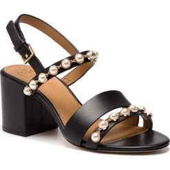 Sandały TORY BURCH - Emmy 65mm Pearl Sandal 55043 Perfect Black 006. Czarne klapki damskie Tory Burch, bez wzorów, ze skóry, bez obcasa, na obcasie. W wyprzedaży za 759,00 zł.