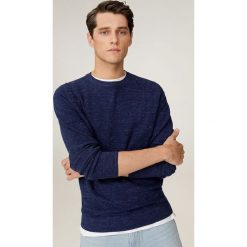 Mango Man - Sweter Antigua. Niebieskie swetry męskie Mango Man, s, bez wzorów, z bawełny, z okrągłym kołnierzem, bez kaptura. Za 89,90 zł.