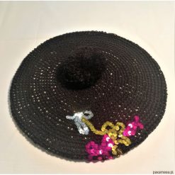 Unikatowy beret z pomponem. Czarne berety damskie Pakamera, bez wzorów, ze lnu. Za 150,00 zł.
