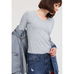 Szara Koszula Preferring. Szare bluzki damskie marki other, xl, bez wzorów, klasyczne, z klasycznym kołnierzykiem, z długim rękawem. Za 24,99 zł.