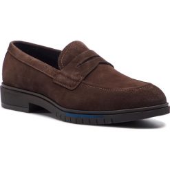 Półbuty TOMMY HILFIGER - Flexible Dressy Suede Loafer FM0FM02172 Coffee Bean 212. Pomarańczowe półbuty męskie TOMMY HILFIGER, na co dzień, bez wzorów, ze skóry, eleganckie, bez zapięcia. W wyprzedaży za 339,00 zł.