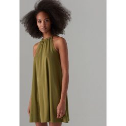 Trapezowa sukienka z dekoltem halter - Khaki. Brązowe sukienki damskie Mohito, s, bez wzorów, bez kołnierzyka, bez rękawów, trapezowe. Za 99,99 zł.