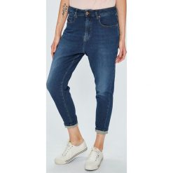 Diesel - Jeansy Candys-Ne. Niebieskie jeansy damskie Diesel, z obniżonym stanem. W wyprzedaży za 529,90 zł.