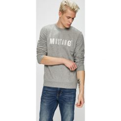 Mustang - Bluza. Szare bluzy męskie Mustang, xxl, z nadrukiem, z bawełny, z okrągłym kołnierzem, bez rękawów, bez kaptura. W wyprzedaży za 129,90 zł.