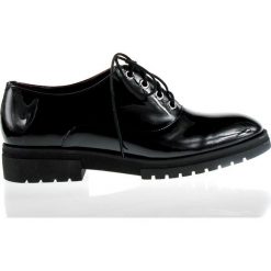 Eleganckie półbuty (38). Czarne półbuty damskie Estetino, bez wzorów, z lakierowanej skóry, eleganckie, bez obcasa, bez zapięcia. Za 269,00 zł.