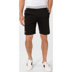 Lacoste Szorty Czarny. Czarne spodenki sportowe męskie Lacoste, s, bez wzorów, z bawełny, sportowe. Za 307,95 zł.