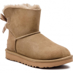 Buty UGG - W Mini Bailey Bow II 1016501 W/Alp. Zielone buty zimowe damskie marki Ugg, z materiału. Za 839,00 zł.