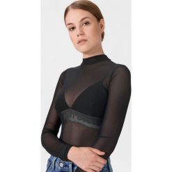 Guess Gabrielle Top Czarny. Czarne bluzki damskie Guess, xs, z aplikacjami, z elastanu, bez kołnierzyka, z długim rękawem. Za 250,95 zł.