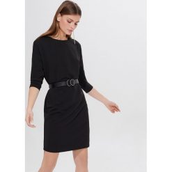 Sukienka z recyklowanego poliestru Eco Aware - Czarny. Czarne sukienki damskie Mohito, s. Za 119,99 zł.