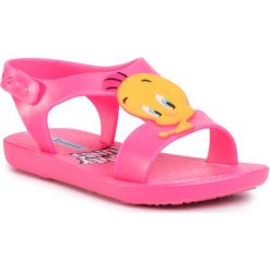 Sandały IPANEMA - Looney Tunes Baby 26372 Pink/Neon Pink 24172. Różowe sandały dziewczęce Ipanema, z tworzywa sztucznego, bez zapięcia. Za 79,99 zł.