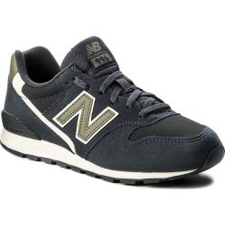 Sneakersy NEW BALANCE - KJ996VLY Granatowy. Niebieskie trampki chłopięce New Balance, bez wzorów, ze skóry ekologicznej, na sznurówki. W wyprzedaży za 189,00 zł.