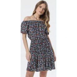 Granatowa Sukienka Pallelina. Niebieskie sukienki damskie Born2be, s, w kwiaty, z tkaniny, wakacyjne, bez kołnierzyka, z krótkim rękawem, krótkie, mini. Za 59,99 zł.