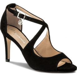 Sandały SOLO FEMME - 38923-31-020/000-05-00 Czarny. Czarne klapki damskie Solo Femme, z aplikacjami, ze skóry, bez obcasa, na obcasie. W wyprzedaży za 229,00 zł.