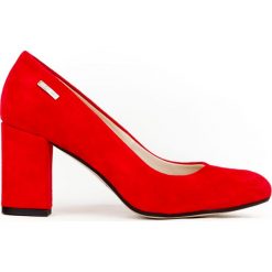 Zamszowe czółenka na obcasie - skóra naturalna - model 042 - kolor czerwony nubuk. Czerwone czółenka damskie Zapato, na co dzień, bez wzorów, z jeansu, z okrągłym noskiem, bez obcasa, na obcasie. W wyprzedaży za 179,40 zł.