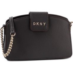 Torebka DKNY - Clara Chain Cbody Pe R93EAD80 Dk Chocolate DCH. Pomarańczowe listonoszki damskie DKNY, na co dzień, bez wzorów, ze skóry, bez dodatków. W wyprzedaży za 469,00 zł.