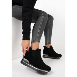 Czarne Sneakersy Ilenolla. Czarne sneakersy damskie Born2be. Za 149,99 zł.